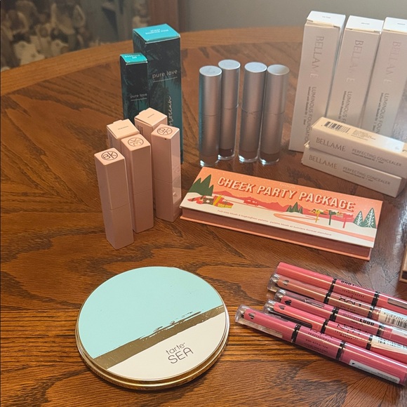 Makeup bundle - Picture 2 of 8